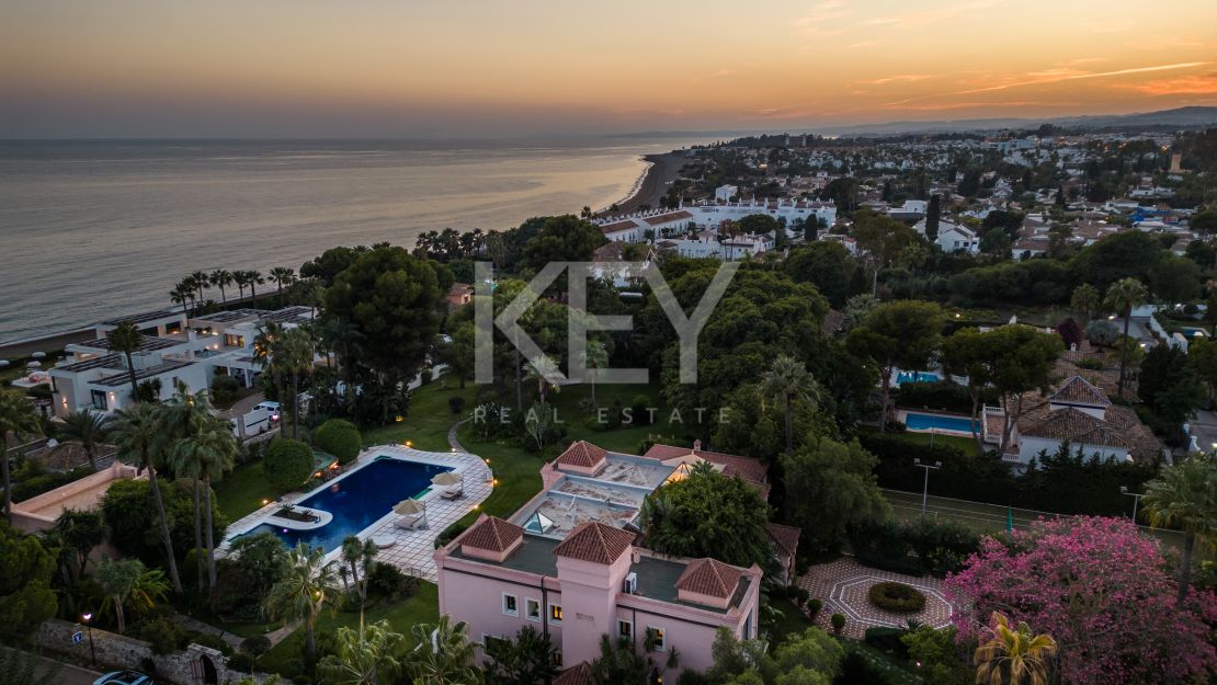 Exceptional Villa: luxury, space, and comfort near Puerto Banús in Paraiso Barronal, Estepona
