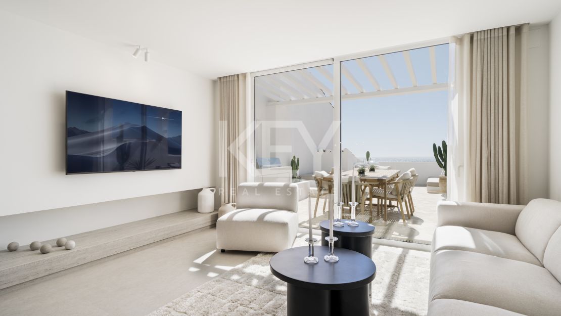 Apartamento tipo ático de lujo reformado con vistas al mar en Puerto Banús, Marbella