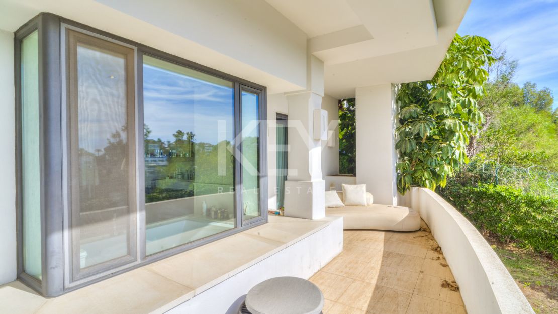 Великолепная вилла с видом на море в Ломас де Магна Марбелья