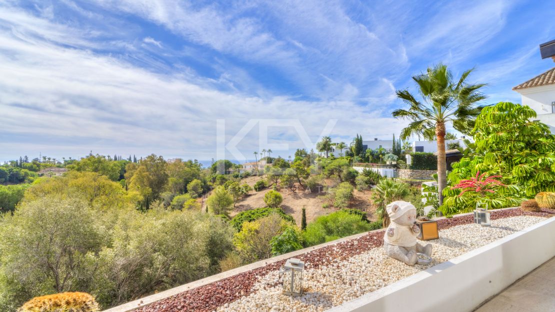 Великолепная вилла с видом на море в Ломас де Магна Марбелья