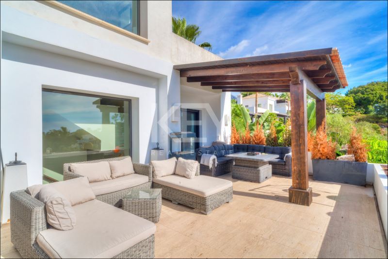 Великолепная вилла с видом на море в Ломас де Магна Марбелья