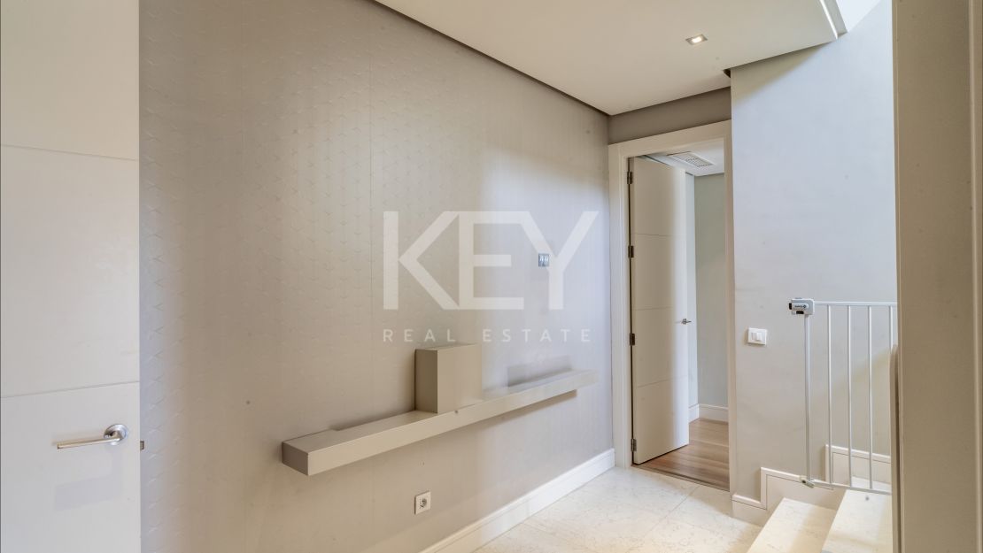 Великолепная вилла с видом на море в Ломас де Магна Марбелья