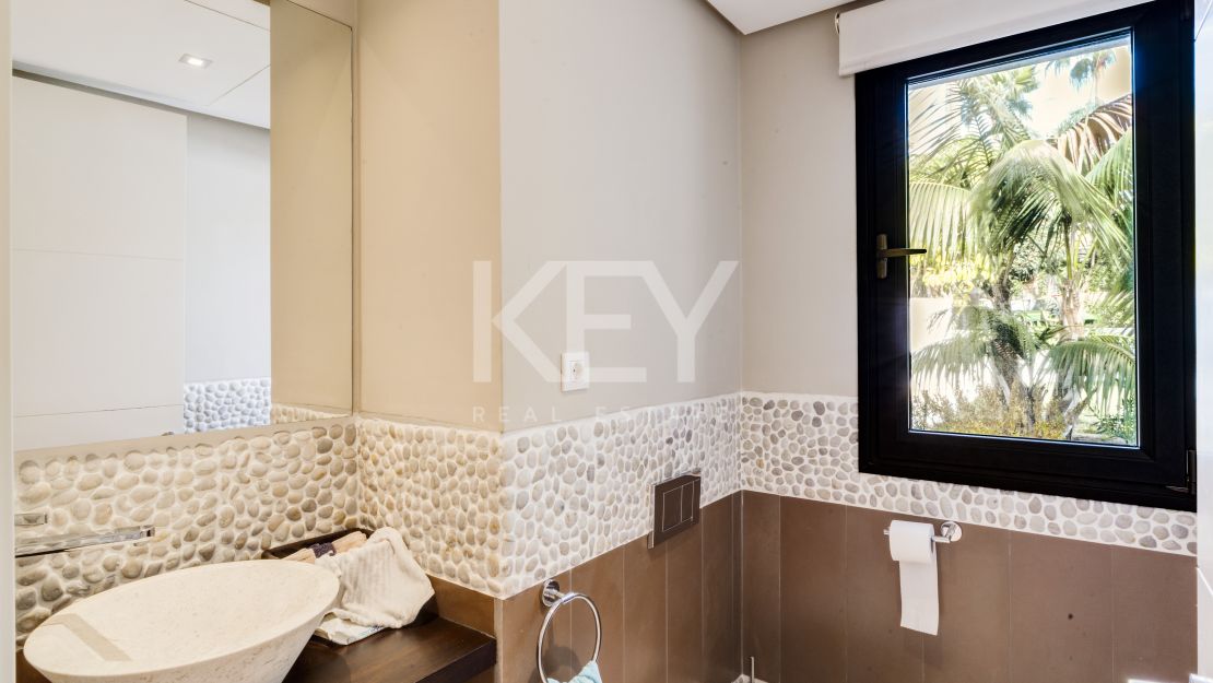 Великолепная вилла с видом на море в Ломас де Магна Марбелья