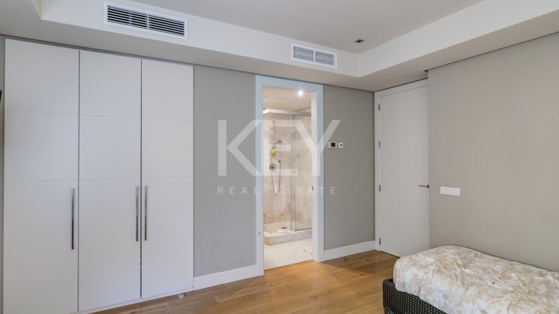 Великолепная вилла с видом на море в Ломас де Магна Марбелья