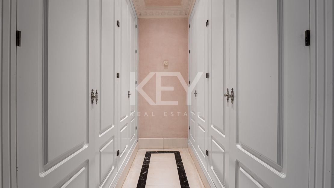 Lujoso Ático Dúplex con vistas panorámicas Vives en una exclusiva comuna de Estepona, Alhambra del Golf, Estepona Este