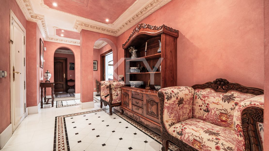 Lujoso Ático Dúplex con vistas panorámicas Vives en una exclusiva comuna de Estepona, Alhambra del Golf, Estepona Este