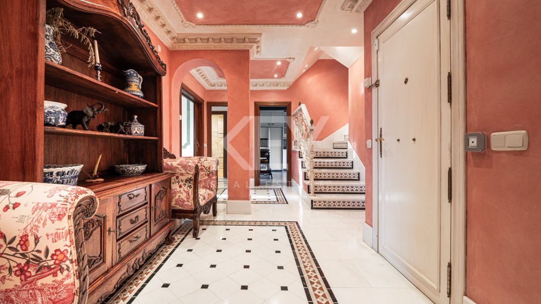 Lujoso Ático Dúplex con vistas panorámicas Vives en una exclusiva comuna de Estepona, Alhambra del Golf, Estepona Este