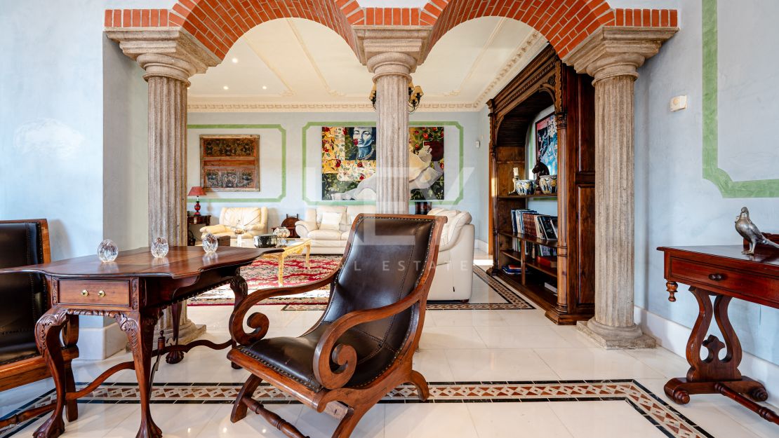 Lujoso Ático Dúplex con vistas panorámicas Vives en una exclusiva comuna de Estepona, Alhambra del Golf, Estepona Este