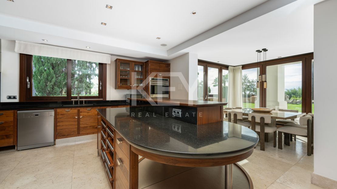 Villa La Concha: luxurious living in Cascada de Camoján, Marbella