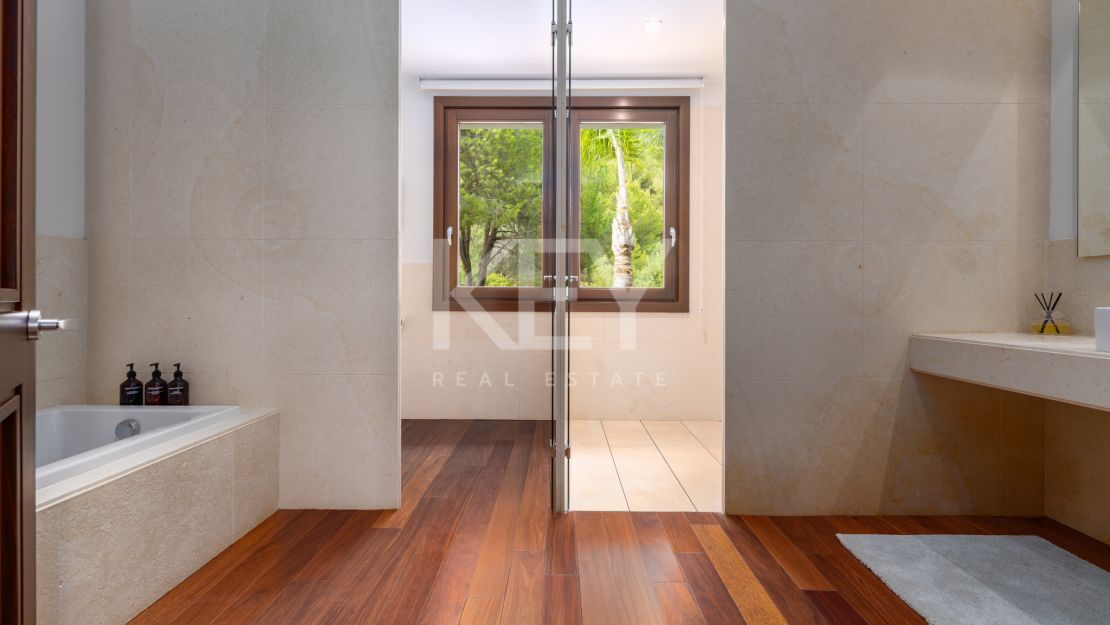 Villa La Concha: luxurious living in Cascada de Camoján, Marbella