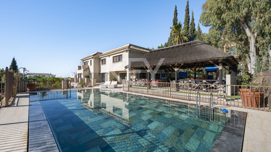 Magnífica villa de 7 dormitorios con vistas panorámicas en El Herrojo, Benahavís