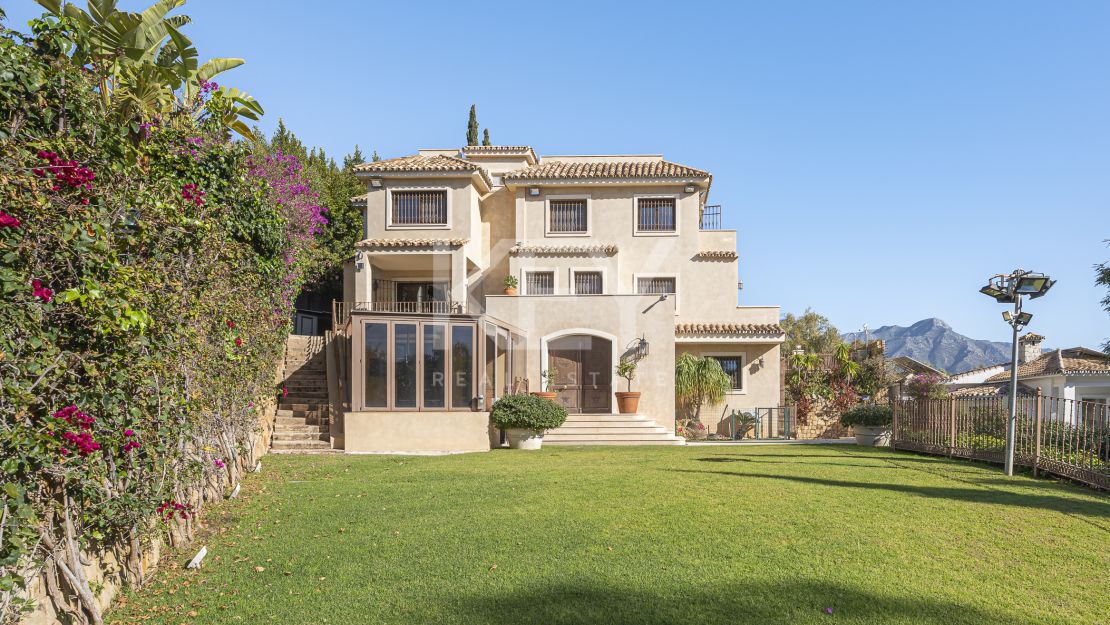 Magnífica villa de 7 dormitorios con vistas panorámicas en El Herrojo, Benahavís