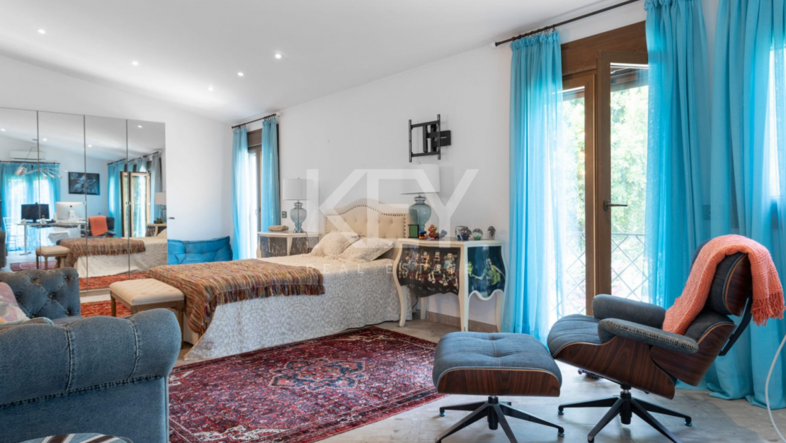 Вилла с 5 спальнями на поле для гольфа с андалузским шармом и современной роскошью в Гвадальмина-Баха, Сан-Педро-де-Алькантара