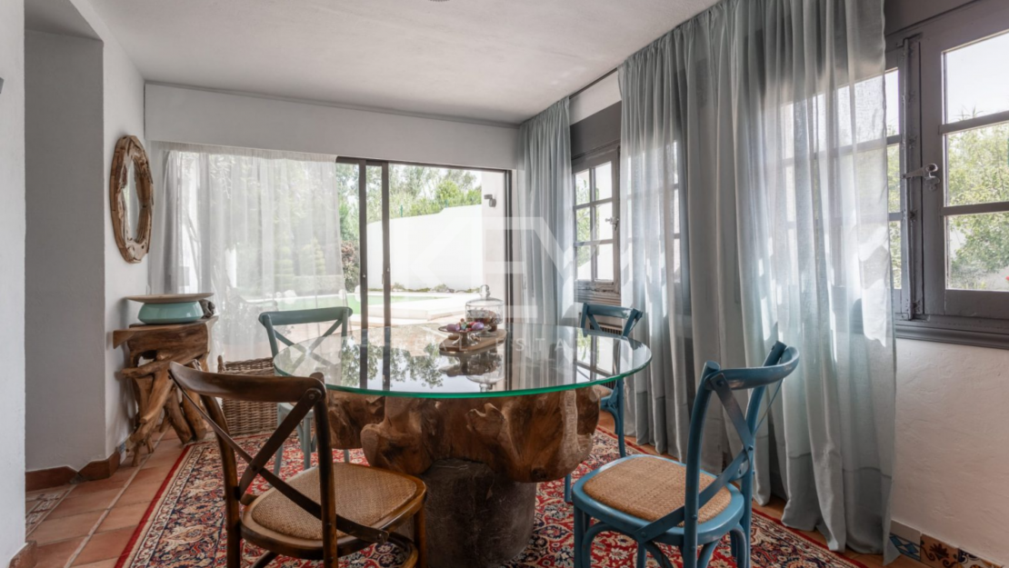 Вилла с 5 спальнями на поле для гольфа с андалузским шармом и современной роскошью в Гвадальмина-Баха, Сан-Педро-де-Алькантара