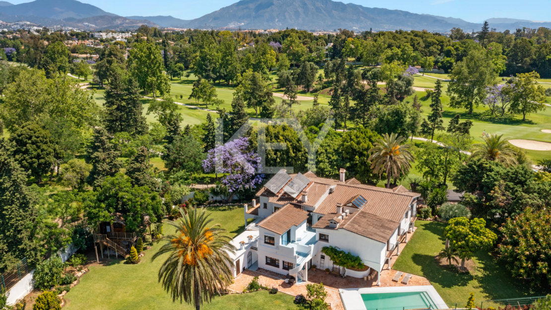 Вилла с 5 спальнями на поле для гольфа с андалузским шармом и современной роскошью в Гвадальмина-Баха, Сан-Педро-де-Алькантара