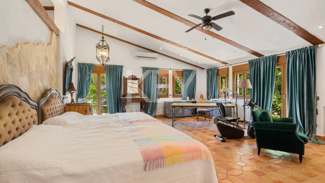 Вилла с 5 спальнями на поле для гольфа с андалузским шармом и современной роскошью в Гвадальмина-Баха, Сан-Педро-де-Алькантара