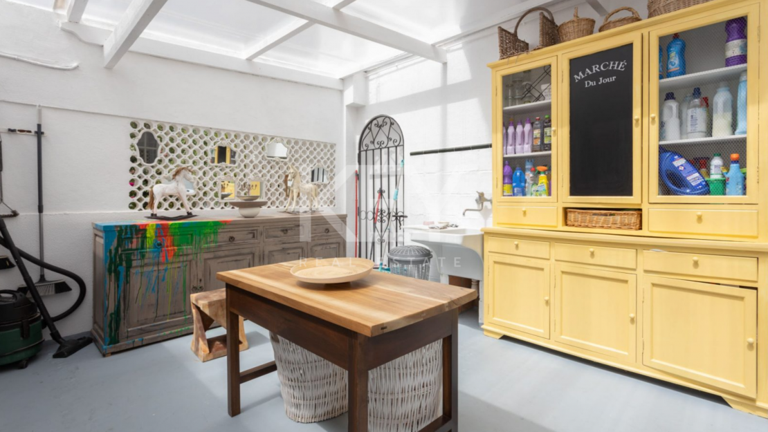 Вилла с 5 спальнями на поле для гольфа с андалузским шармом и современной роскошью в Гвадальмина-Баха, Сан-Педро-де-Алькантара