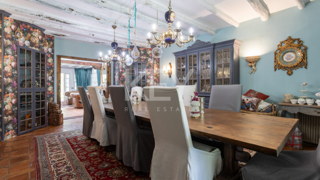 Вилла с 5 спальнями на поле для гольфа с андалузским шармом и современной роскошью в Гвадальмина-Баха, Сан-Педро-де-Алькантара