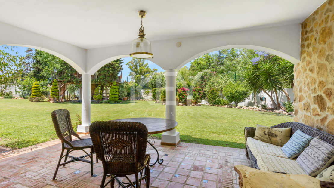 Вилла с 5 спальнями на поле для гольфа с андалузским шармом и современной роскошью в Гвадальмина-Баха, Сан-Педро-де-Алькантара