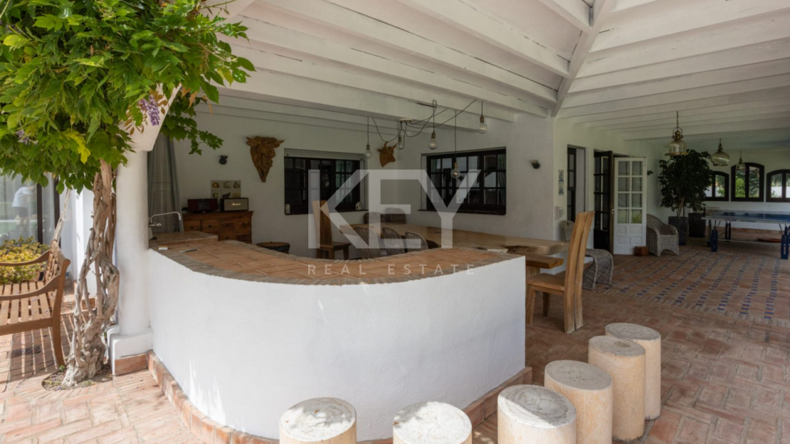 Вилла с 5 спальнями на поле для гольфа с андалузским шармом и современной роскошью в Гвадальмина-Баха, Сан-Педро-де-Алькантара