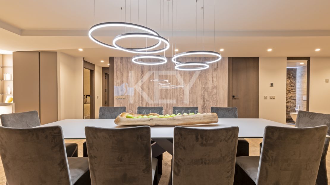 Modern luxury renovated 5-bedroom Apartment with marina views in Puerto Banús, Marbella