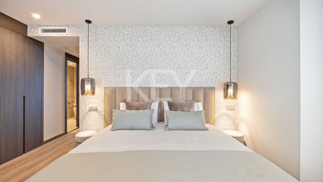 Modern luxury renovated 5-bedroom Apartment with marina views in Puerto Banús, Marbella