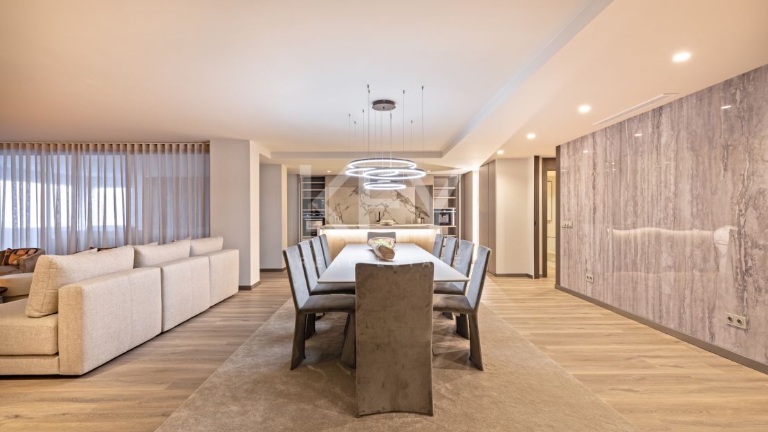 Modern luxury renovated 5-bedroom Apartment with marina views in Puerto Banús, Marbella