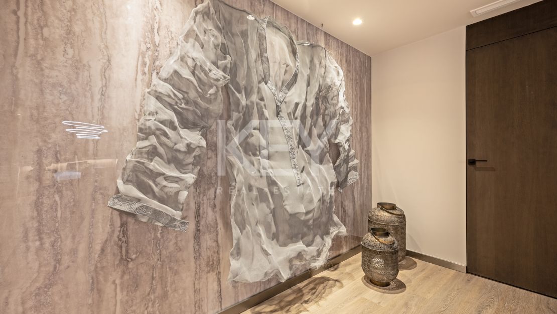 Modern luxury renovated 5-bedroom Apartment with marina views in Puerto Banús, Marbella