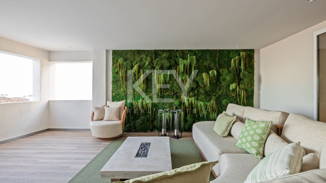 Modern luxury renovated 5-bedroom Apartment with marina views in Puerto Banús, Marbella