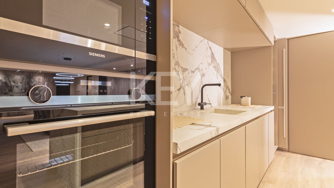 Modern luxury renovated 5-bedroom Apartment with marina views in Puerto Banús, Marbella