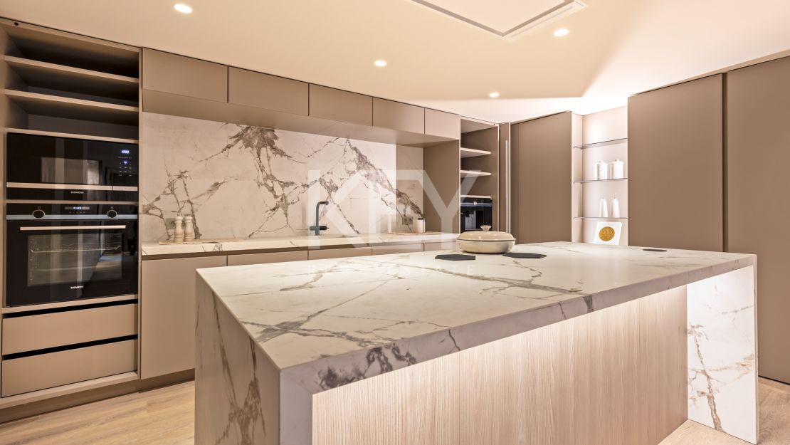 Modern luxury renovated 5-bedroom Apartment with marina views in Puerto Banús, Marbella