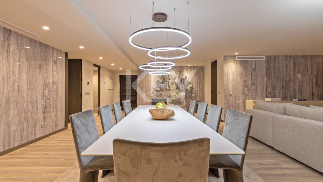 Modern luxury renovated 5-bedroom Apartment with marina views in Puerto Banús, Marbella