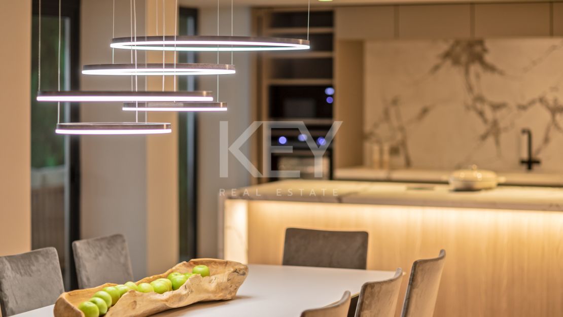 Modern luxury renovated 5-bedroom Apartment with marina views in Puerto Banús, Marbella