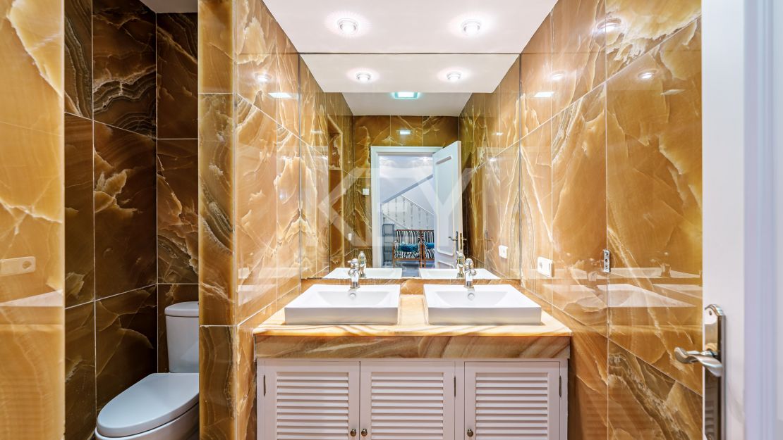 Elegancia frente al mar: villa exclusiva con vistas panorámicas al mar en Paraiso Barronal, Estepona