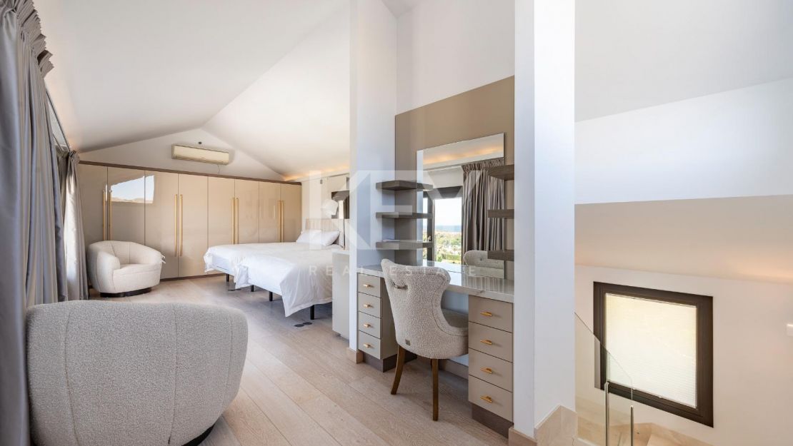 Exquisita villa de golf en primera línea con vistas impresionantes en Los Flamingos, Benahavís