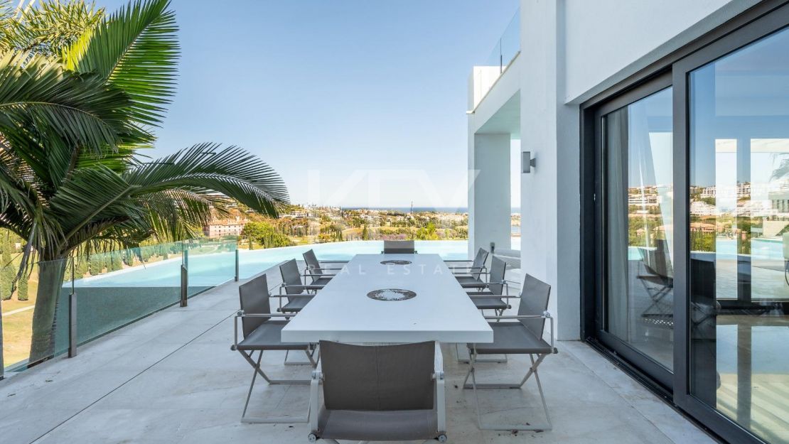 Exquisita villa de golf en primera línea con vistas impresionantes en Los Flamingos, Benahavís