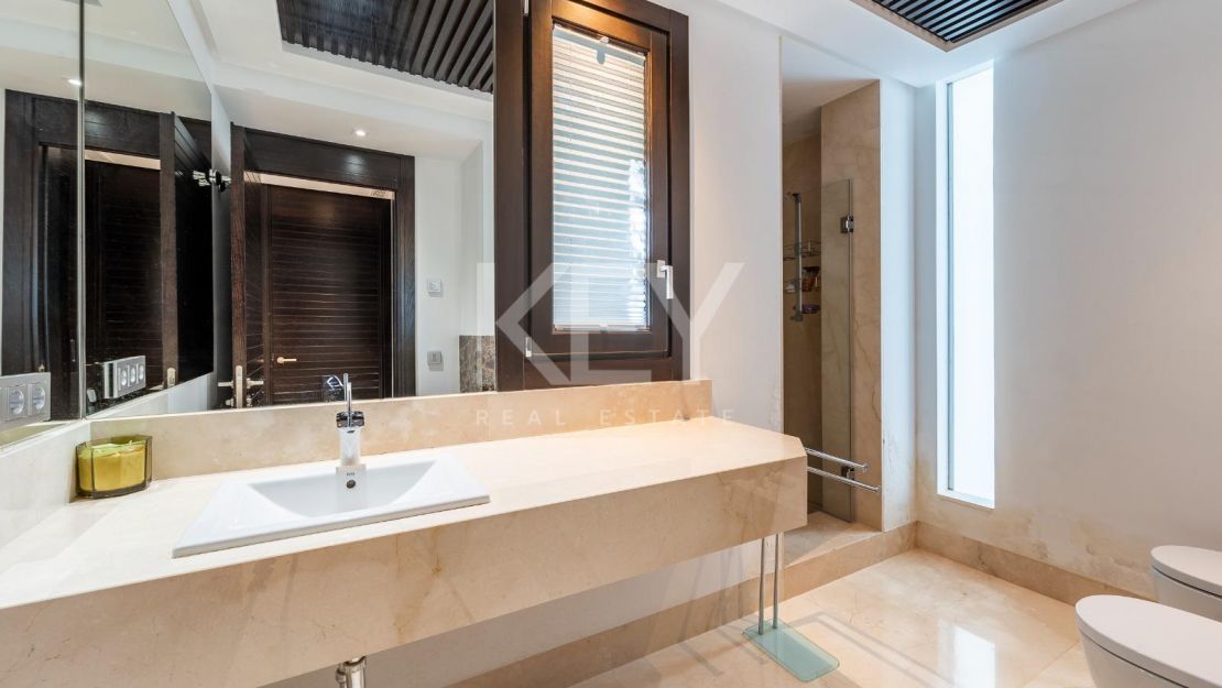 Exquisita villa de golf en primera línea con vistas impresionantes en Los Flamingos, Benahavís