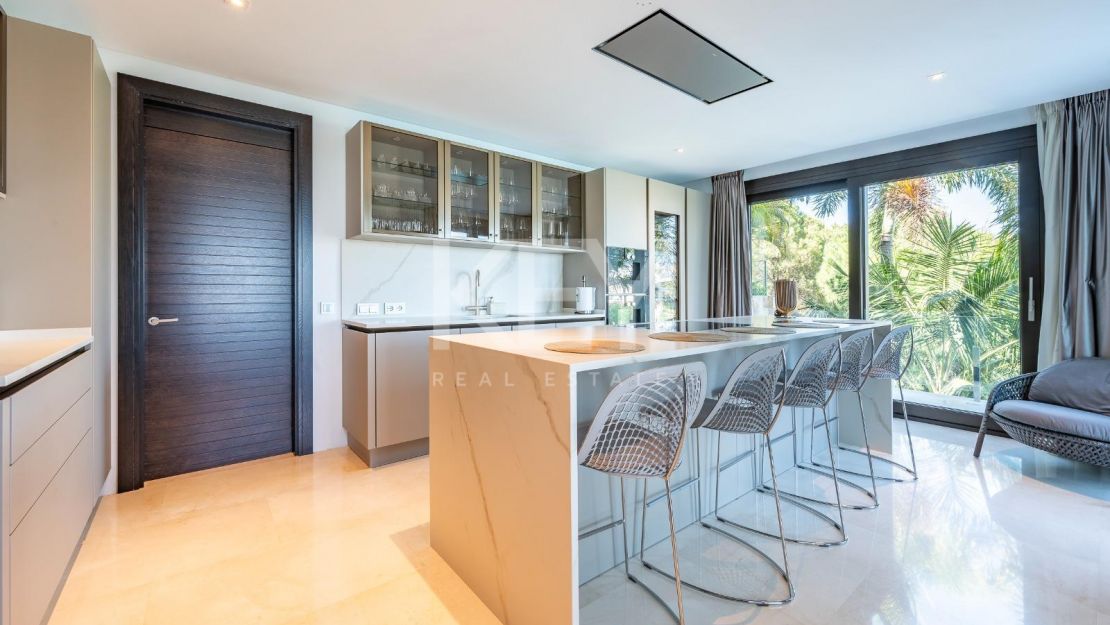 Exquisita villa de golf en primera línea con vistas impresionantes en Los Flamingos, Benahavís