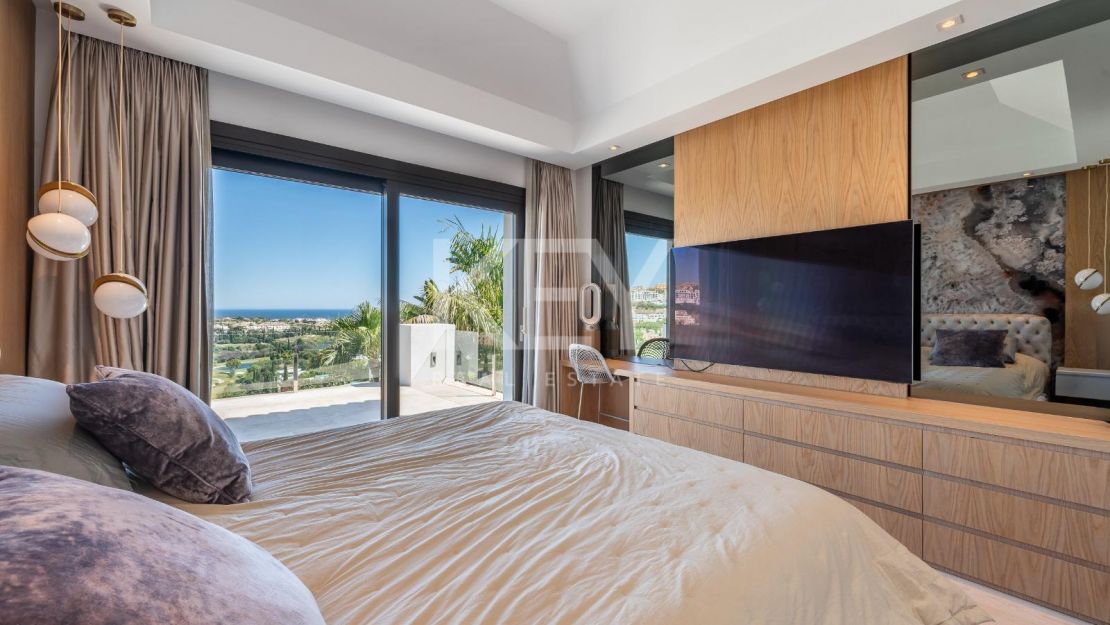 Exquisita villa de golf en primera línea con vistas impresionantes en Los Flamingos, Benahavís