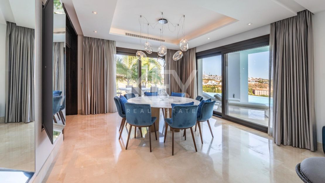 Exquisita villa de golf en primera línea con vistas impresionantes en Los Flamingos, Benahavís