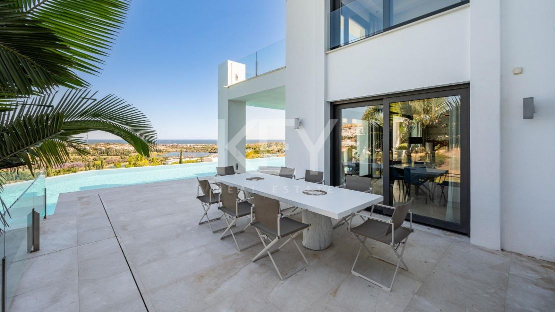 Exquisita villa de golf en primera línea con vistas impresionantes en Los Flamingos, Benahavís