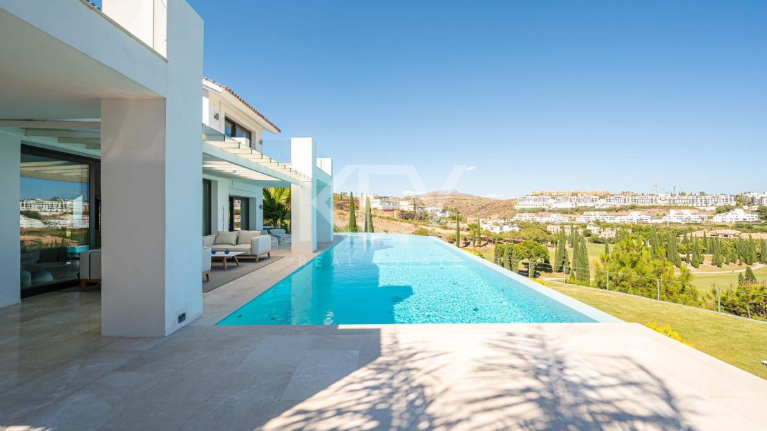 Exquisita villa de golf en primera línea con vistas impresionantes en Los Flamingos, Benahavís
