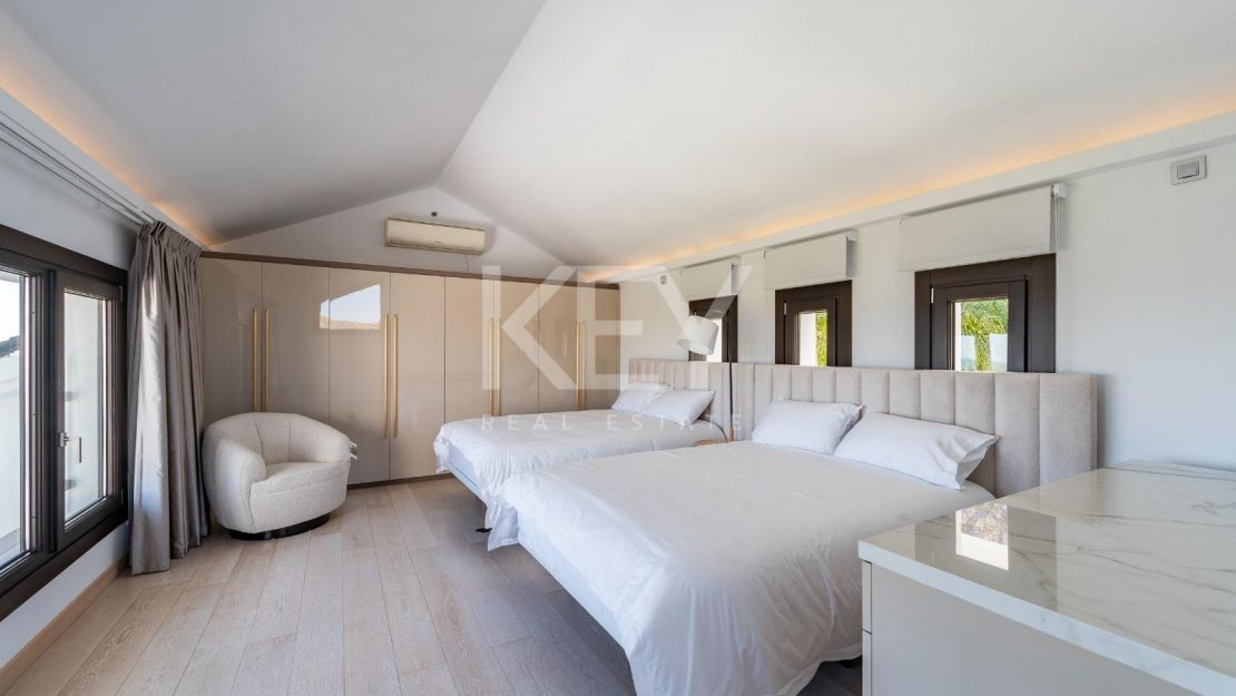 Exquisita villa de golf en primera línea con vistas impresionantes en Los Flamingos, Benahavís