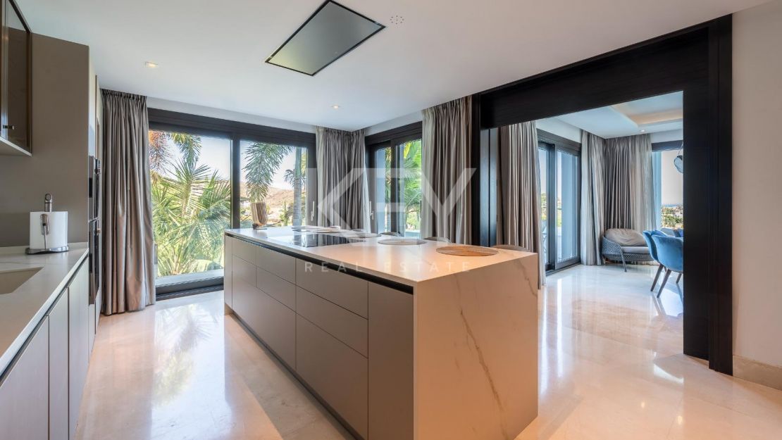 Exquisita villa de golf en primera línea con vistas impresionantes en Los Flamingos, Benahavís