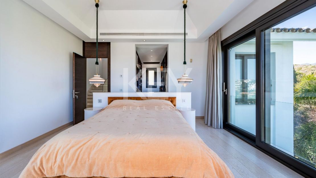 Exquisita villa de golf en primera línea con vistas impresionantes en Los Flamingos, Benahavís