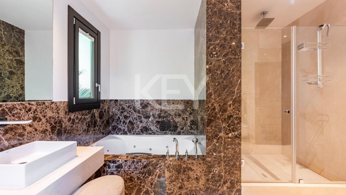 Exquisita villa de golf en primera línea con vistas impresionantes en Los Flamingos, Benahavís