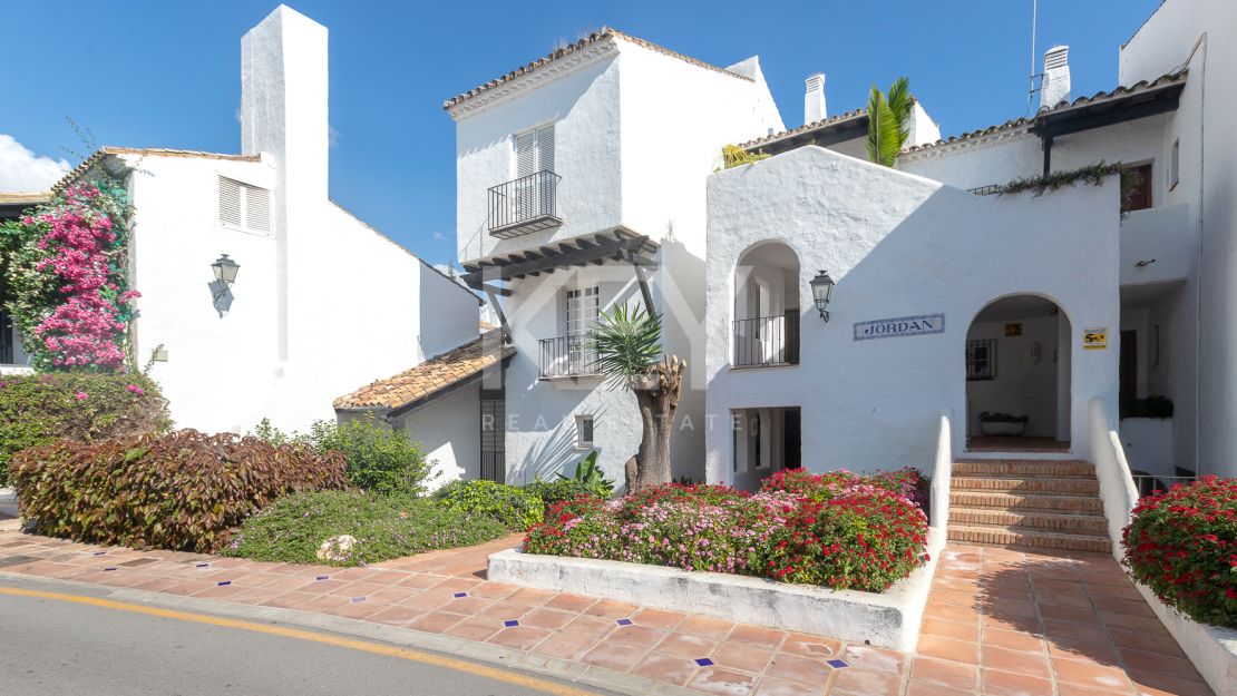 Newly renovated apartment in the prestigious Puente Romano, Marbella Golden Mile
