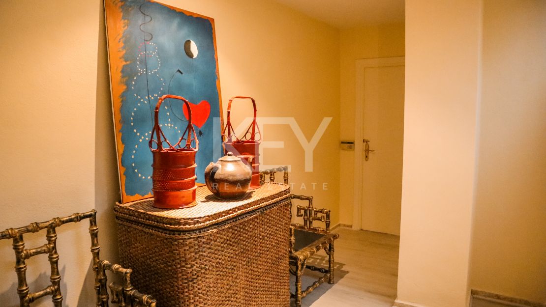 Elegante villa de 5 dormitorios con interiores espaciosos en Benahavís