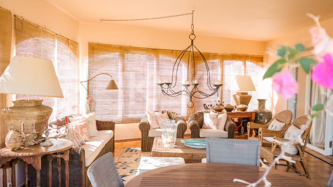 Elegante villa de 5 dormitorios con interiores espaciosos en Benahavís