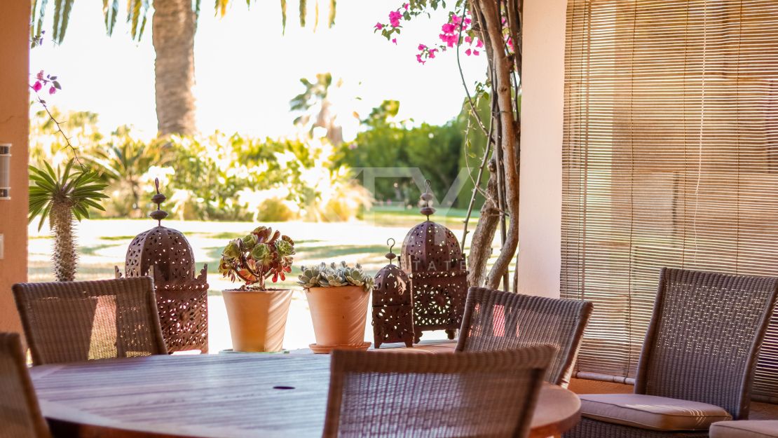 Elegante villa de 5 dormitorios con interiores espaciosos en Benahavís